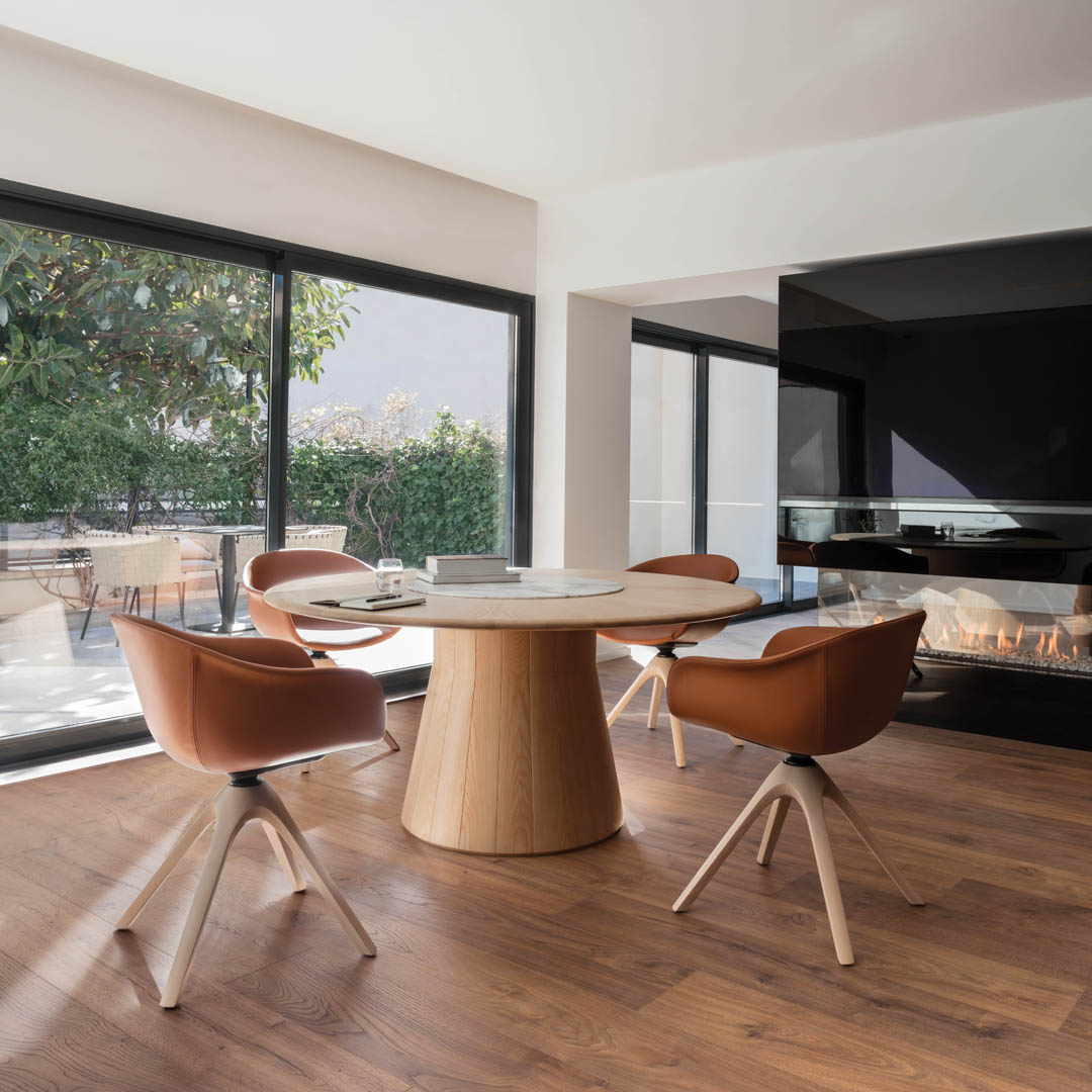 Andreu World muebles - Sofá tapizado en sala de estar moderna